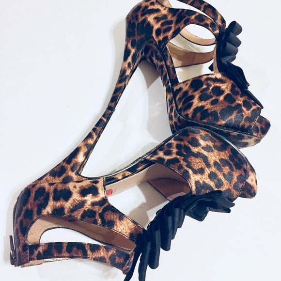 Betsey Johnston Iconn Leopard Print Platform - Picture 7 of 8